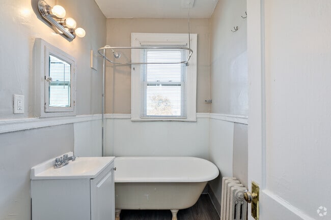 1BR, 1BA - 600SF