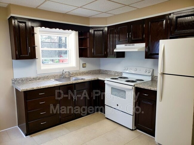 Building Photo - 1200 Cherry Lane Rd Unit #102