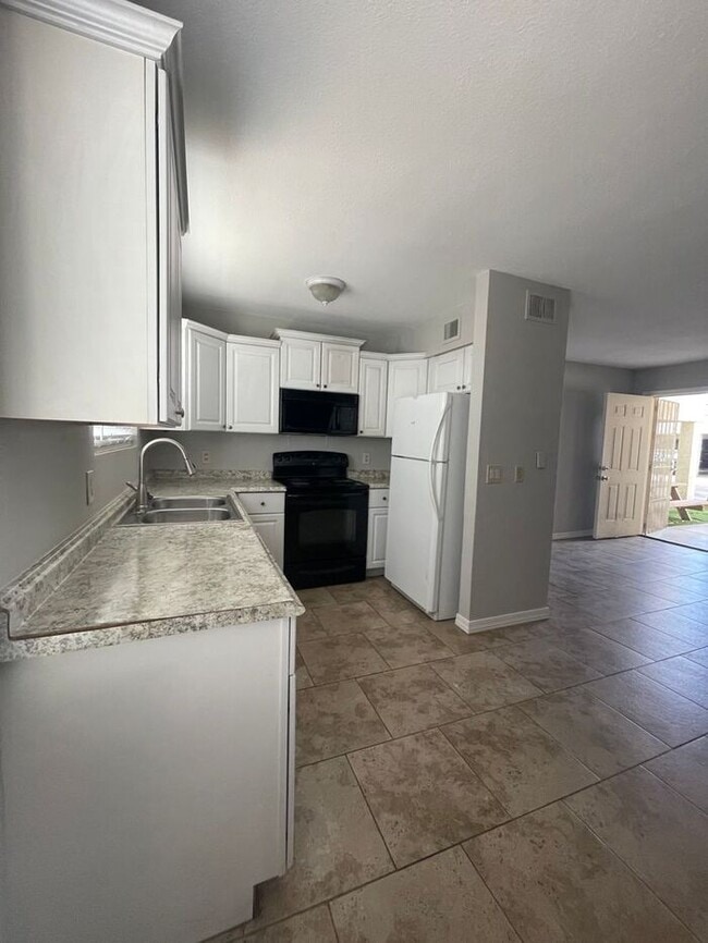 Photo - ONE MONTH RENT FREE!! ADORABLE 2BDRM 2BATH RECENTLY REMODELED MESA APARTMENT!