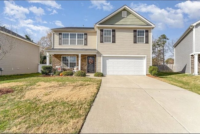 Building Photo - Large 5 bedroom home in Established Neighborhood ready to rent!