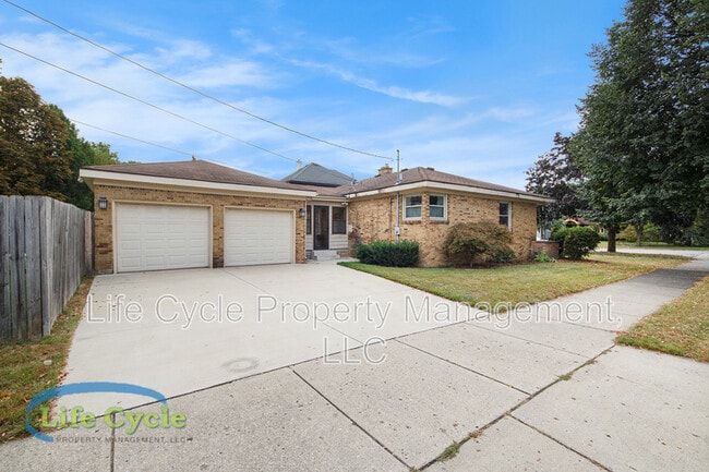 Photo - 1055 Lake Michigan Dr NW
