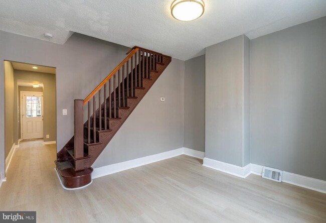 Photo - 1905 Waterloo St