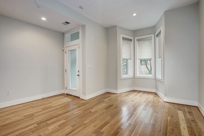 Photo - 1421 Girard St NW Unidad 2