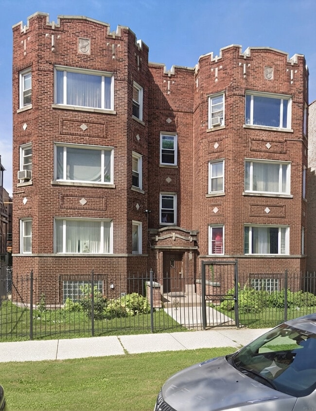 Building Photo - 8120 S Ellis Ave Unit 2
