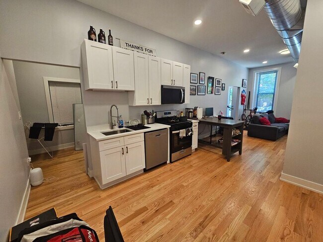 Photo - 1415 W Erie St Unit 1f