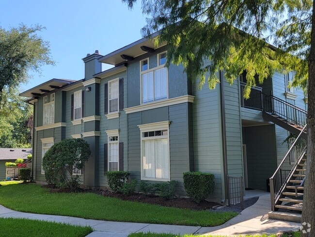 European style architecture @ Mallard Creek Kingwood - Mallard Creek Rental