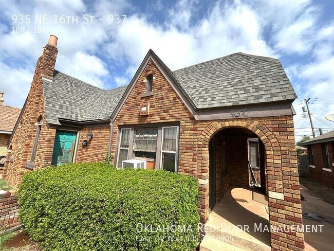 Building Photo - 935 NE 16th St