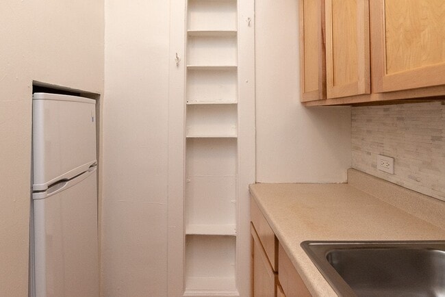 Photo - 556 W Arlington Pl Unit K09J