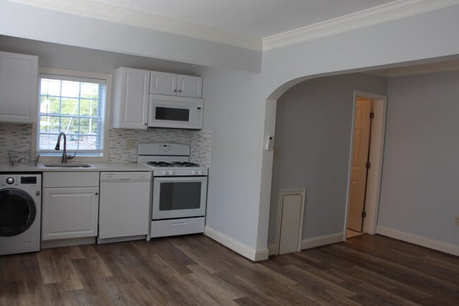 Building Photo - 911 N Fillmore St Unit 4