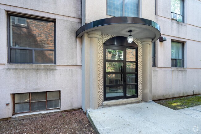 Entrance - 869-875 Avenue Rd