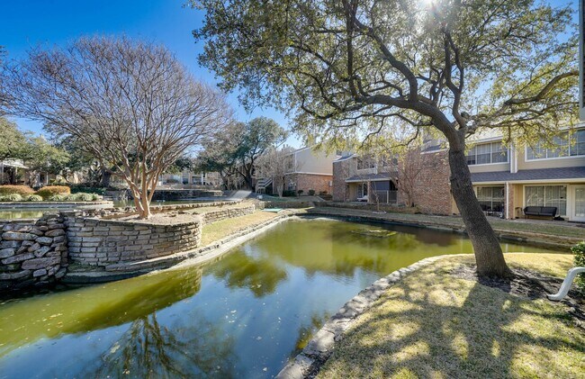 Building Photo - 2Bedroom Lakeshore view Condo-Carrollton Unit #411
