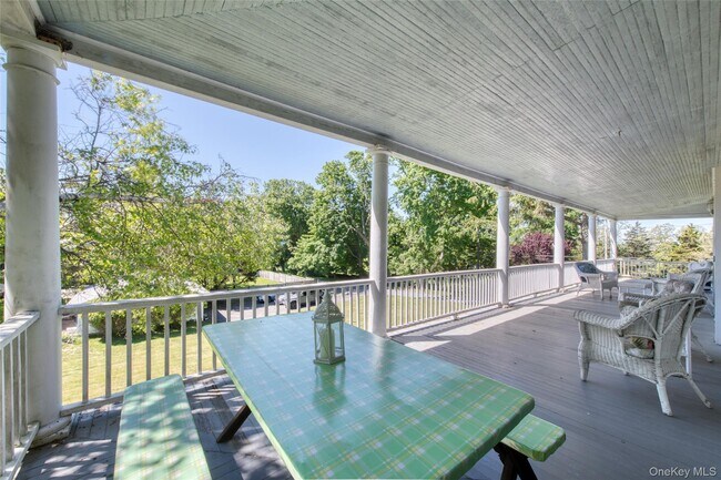 Photo - 100 Maple Ln