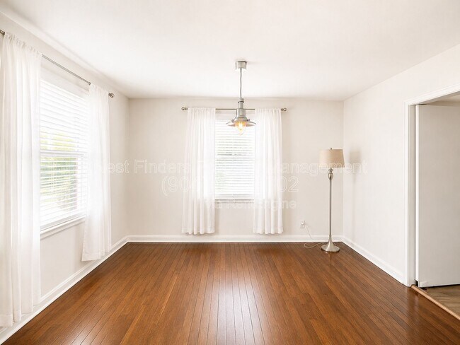 Photo - 1230 Lechlade St