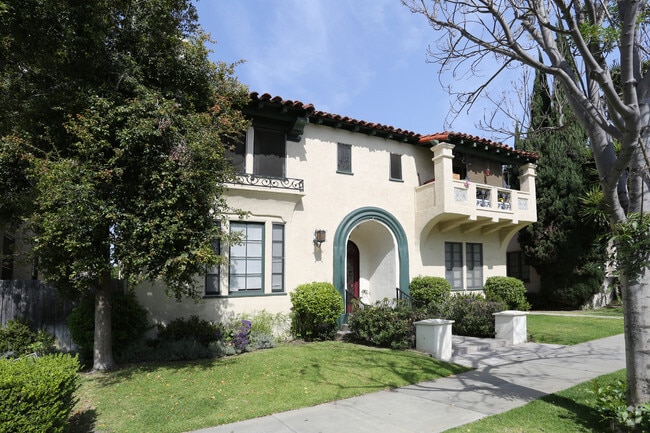 Photo - 141 S Elm Dr