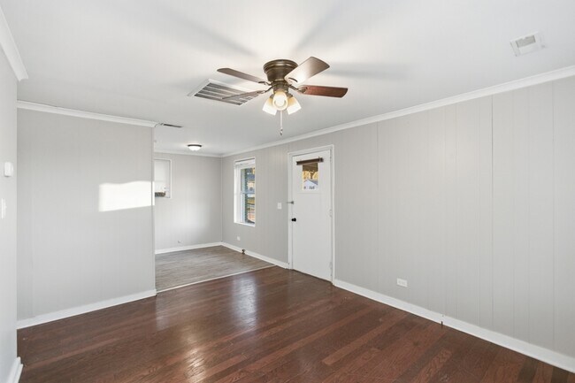 Photo - 135 Marshall Cir