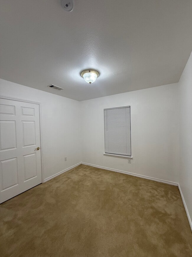 Photo - 902 St Mary's St