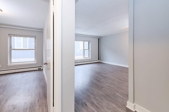 Building Photo - 2110 S Park Ave