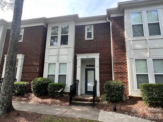 Building Photo - 819 Northeast Dr