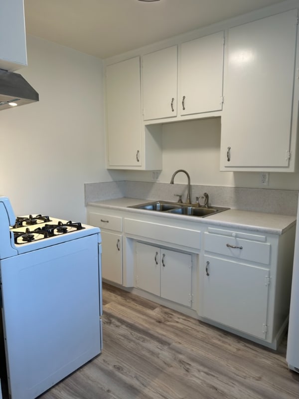 Photo - 96 N Oak Ave Unidad 4