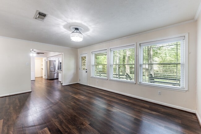 Photo - 1006 Amesbury Ct