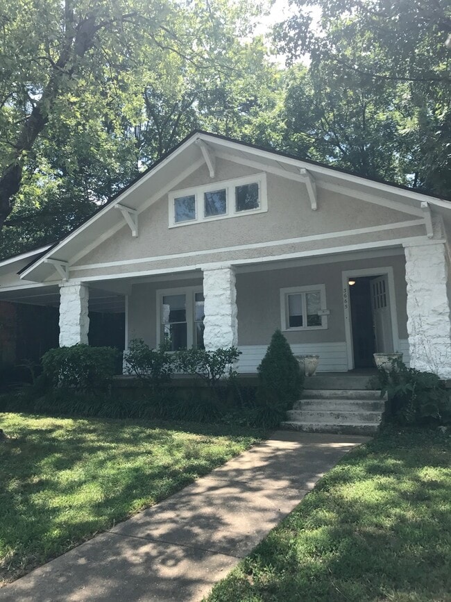 Building Photo - 4 Bed, 2 Bath Near UOM Rental