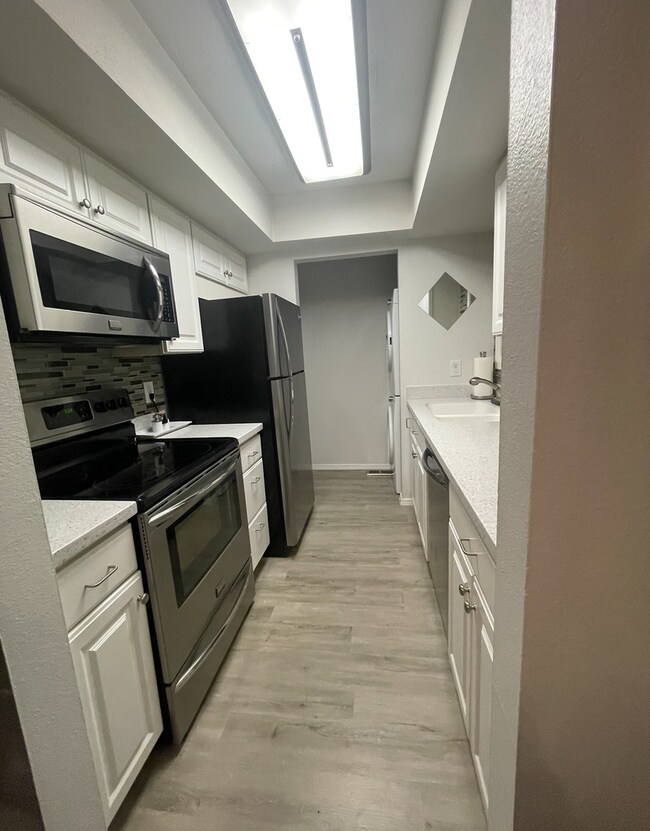 Fully Furnished Foxridge Condo! 2 bedroom/... Condo for Rent in