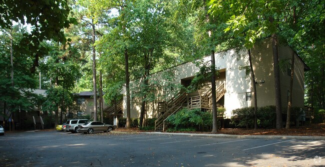 Pinnacle Apartments - Pinnacle Apartments