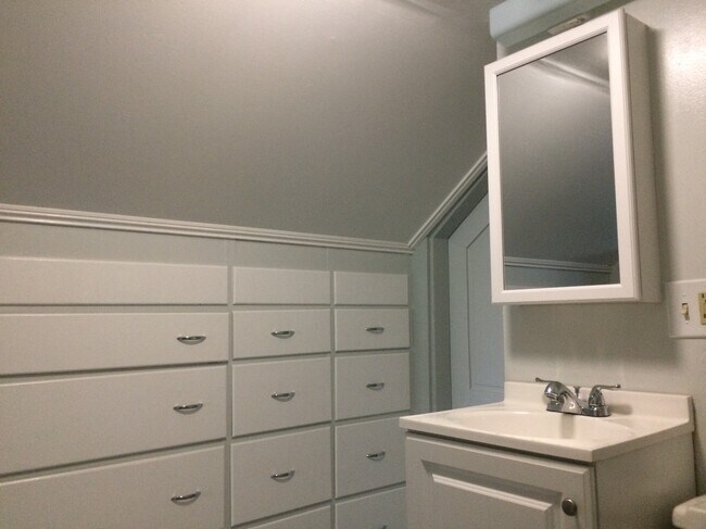 Bathroom & Storage - 28 Newbury St Unit 28NewburySt3