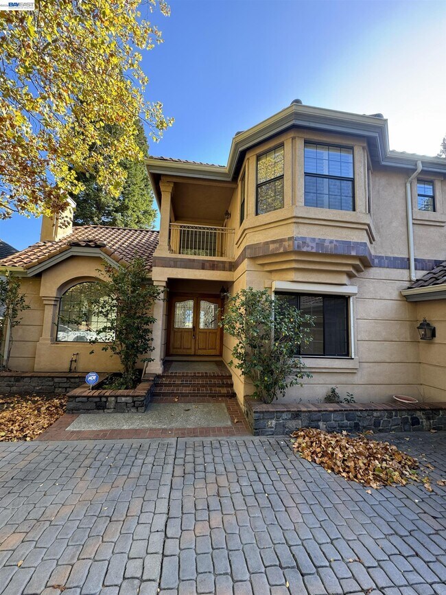 Photo - 1295 Whispering Oaks Pl