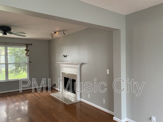 Photo - 3933 Bridgeview Ln
