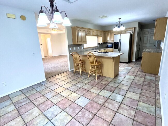 Photo - 196 Aster St
