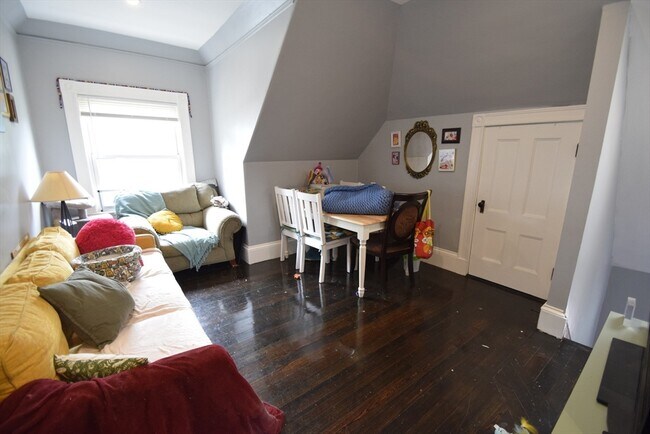 Building Photo - 33 Ridgemont St Unit 3 Rental
