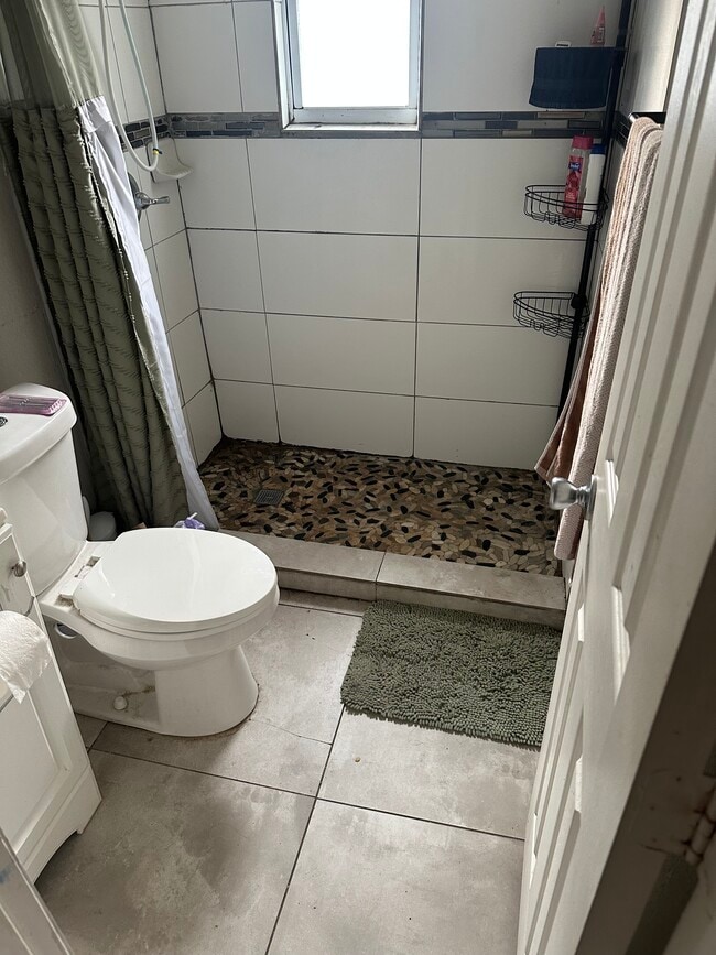 Photo - 1245 W 30th St Unit 4