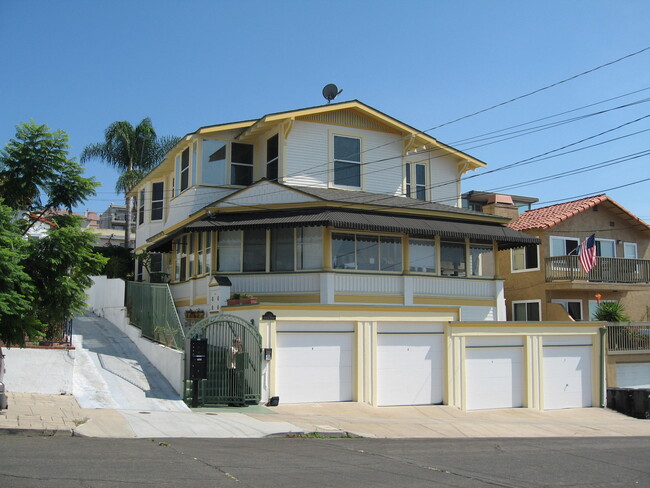 Building Photo - 2329 Curlew St Unit #3 Rental