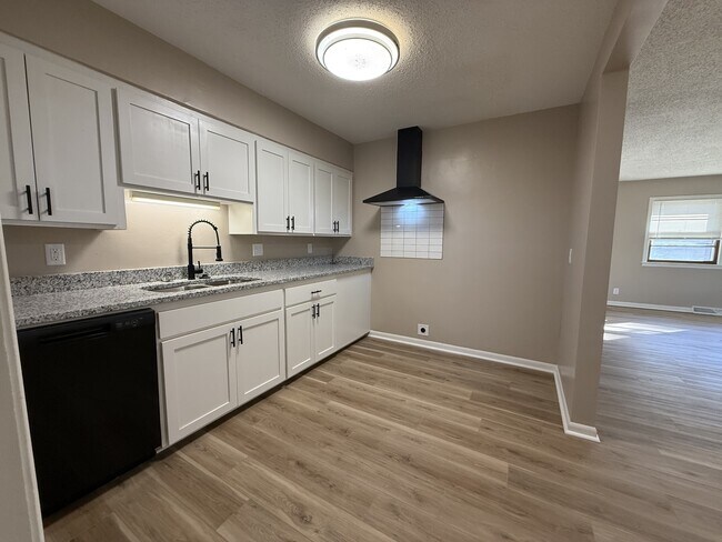 Photo - 8514 W 9th St N