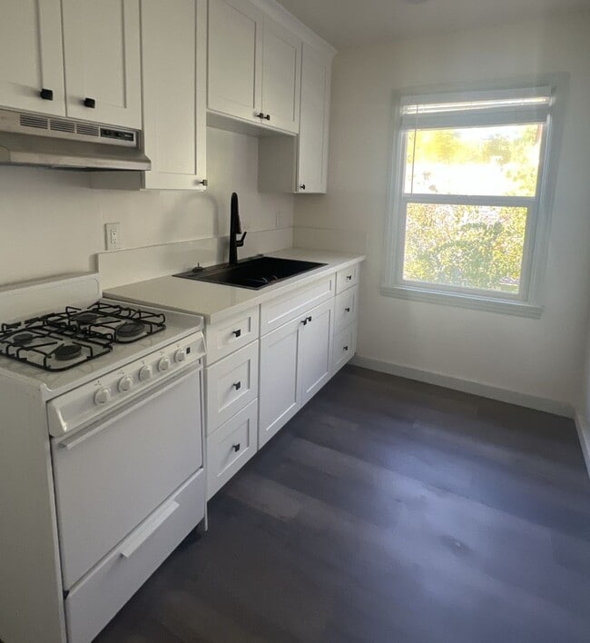 Building Photo - Charming 1-bedroom home