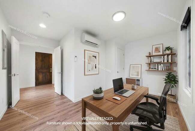 Photo - Sleek 3-Level Townhome in Hosford-Abernethy – Pet Friendly with W/S/G Included! Available Now!