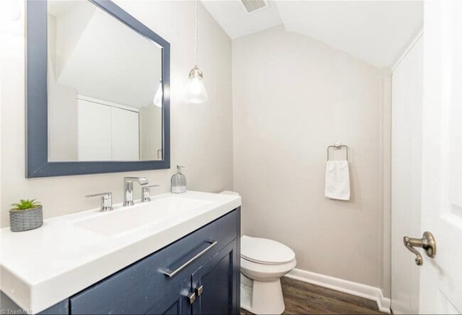 Photo - 1074 Hickory Glen Rd