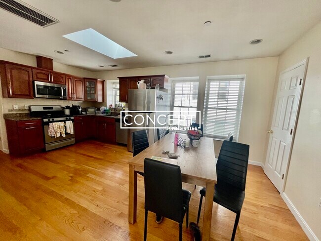 Photo - 207 Hillside St Unit 2