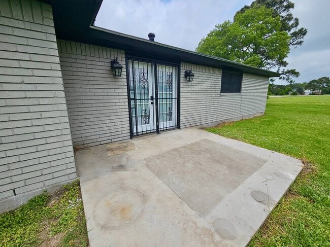 Photo - 5840 Oleander St