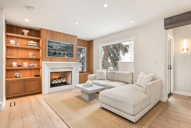 Photo - 814 W Bleeker St
