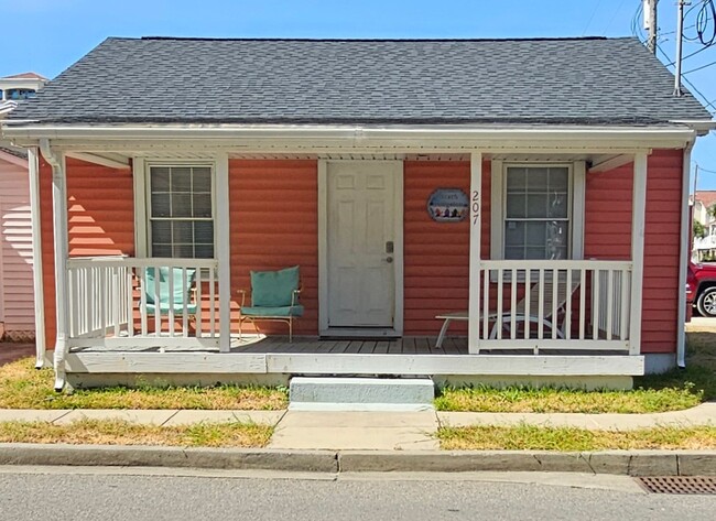 Building Photo - Cozy Cottage – Just 1 Block from the Beach