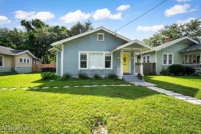 Photo - 747 West St