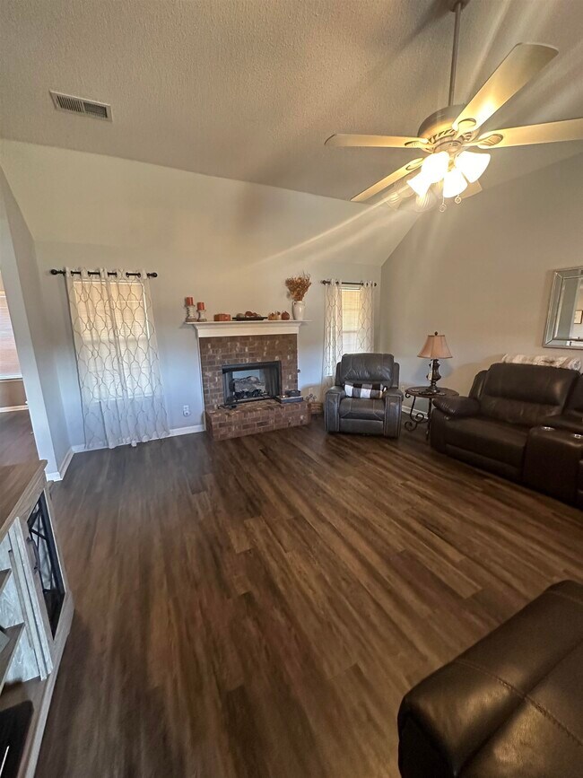 Photo - 443 Beverly Dr