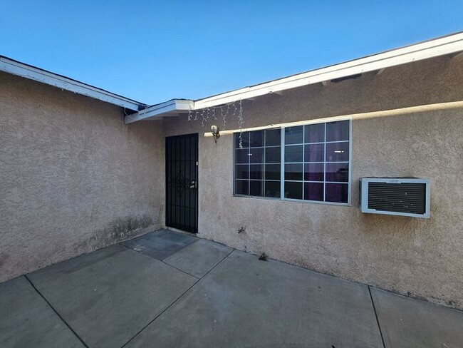 3 Bed 1 Bath Front Unit - 3 Bed 1 Bath Front Unit Casa