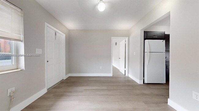 Photo - 891 SW 5th St Unidad 4