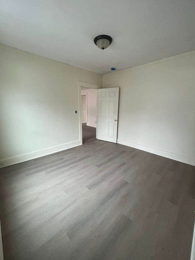 Bedroom #1 - 10 Clifford St Unidad 2