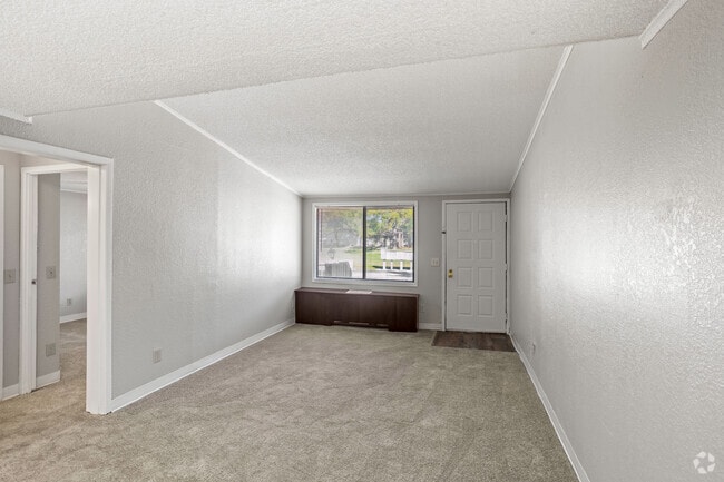 1BR, 1BA - 576SF - Living Room