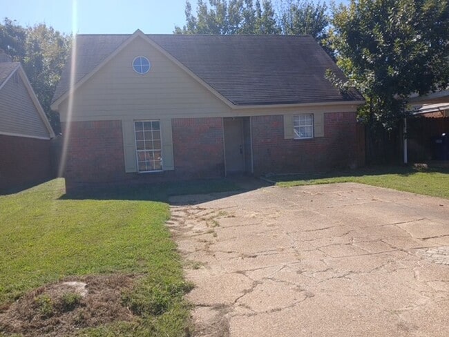 Building Photo - Renovated 4 Bedroom 2 Bath Home for Rent!