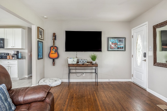 204 Edgewater Dr